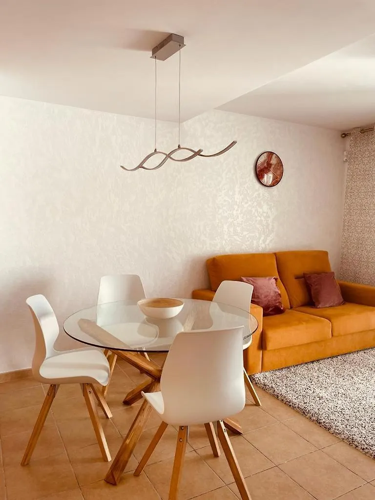 阿德耶Modern Family Townhouse公寓